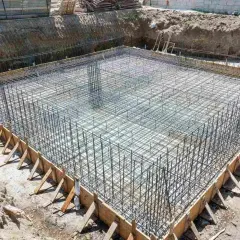 Fundament zbrojony pod budowę. Wzrost cen stali wpływa na koszty inwestycji.