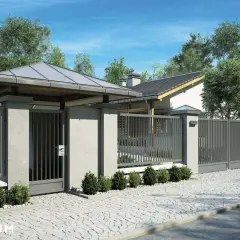 Nowoczesne ogrodzenie murowane z metalowymi przęsłami i bramą, zadaszenie nad wejściem.