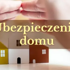 Dwie dłonie chroniące trzy domki symbolizujące ubezpieczenie budowy domu.