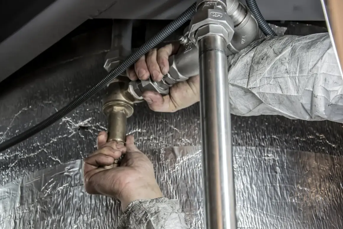 Instalator montuje przyłącza do bufora ciepła 500l. Zastanawiasz się, na ile wystarczy?
